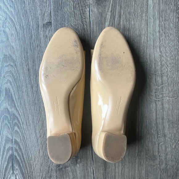 Salvatore Ferragamo Vara Patent Low-heel Pump in New Bisque in 6.5C or 36.5C - Picture 2 of 7